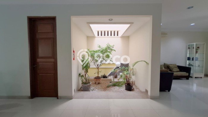 Hunian Mewah LB 300m2 Siap Pakai Desain Elegan di Pejaten, Jakarta Selatan Hunian Mewah LB 300m2 Siap Pakai Desain Elegan di Pejaten, Jakarta Selatan