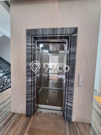 Rumah Eksklusif Siap Huni LT 440m2 di Kelapa Gading, Jakarta Utara Rumah Eksklusif Siap Huni LT 440m2 di Kelapa Gading, Jakarta Utara