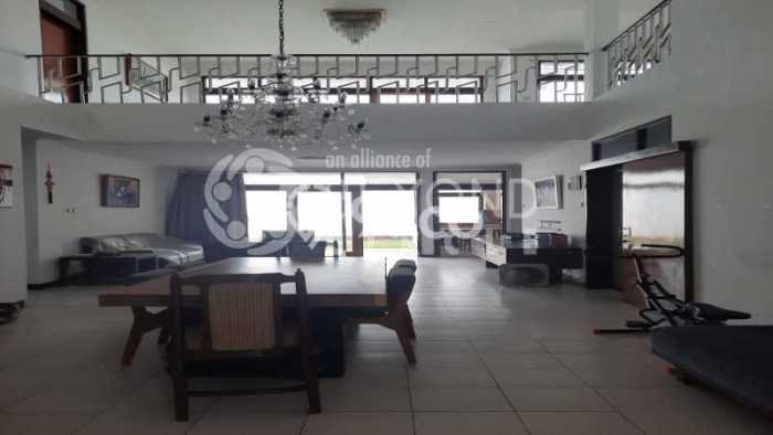 Rumah Mewah LB 510m2 Siap Huni Desain Elegan di Setiabudi, Bandung Rumah Mewah LB 510m2 Siap Huni Desain Elegan di Setiabudi, Bandung