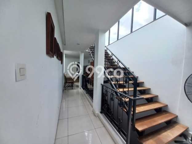 Ready to Use! Luxury House LT 134m2 Desain Elegan di Pejaten Ready to Use! Luxury House LT 134m2 Desain Elegan di Pejaten