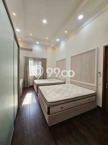 Rumah Nyaman 5 Kamar View Danau di BSD The Green, Tangerang Rumah Nyaman 5 Kamar View Danau di BSD The Green, Tangerang