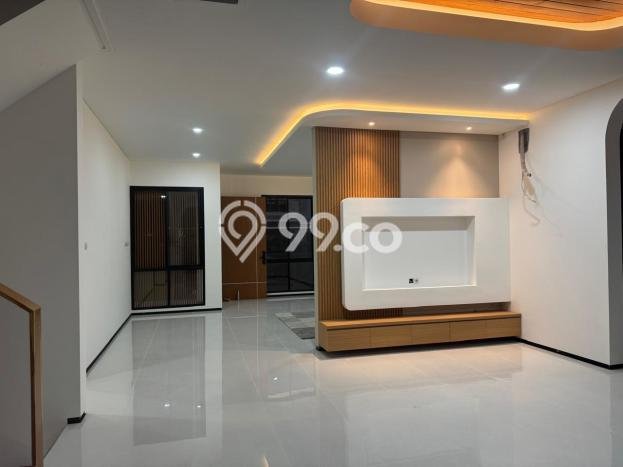 Rumah Strategis di BSD, Tangerang, LT 240m² LB 320m² - BISA KPR! Rumah Strategis di BSD, Tangerang, LT 240m² LB 320m² - BISA KPR!
