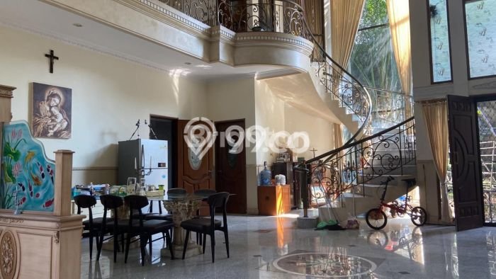Rumah Mewah LB 400m2 Siap Huni Desain Elegan di Pakuwon CIty, Surabaya Rumah Mewah LB 400m2 Siap Huni Desain Elegan di Pakuwon CIty, Surabaya