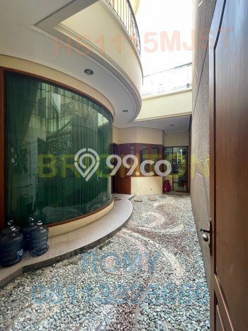 Rumah Mewah Akses Strategis di Surabaya Semi Furnished Rumah Mewah Akses Strategis di Surabaya Semi Furnished