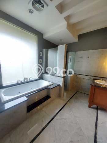 Ready to Use! Luxury House LT 465m2 Desain Modern di Cipete Ready to Use! Luxury House LT 465m2 Desain Modern di Cipete