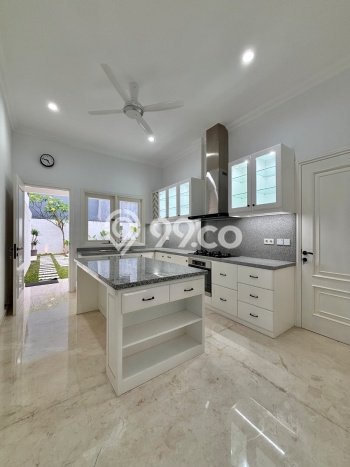 Rumah Mewah Siap Huni LT 673m2 di Cilandak, Jakarta Selatan Rumah Mewah Siap Huni LT 673m2 di Cilandak, Jakarta Selatan