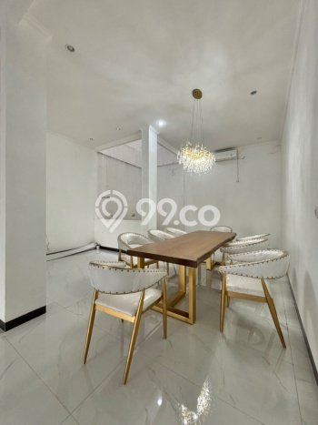 Siap Huni Rumah Mewah 7 Kamar di Kebayoran Baru Dekat ke Mana Pun Siap Huni Rumah Mewah 7 Kamar di Kebayoran Baru Dekat ke Mana Pun