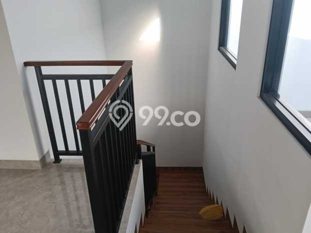 Hunian Eksklusif Siap Huni LT 218m2 di BSD, Tangerang Selatan Hunian Eksklusif Siap Huni LT 218m2 di BSD, Tangerang Selatan