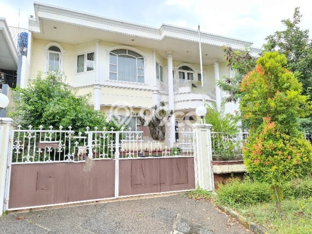 Rumah Luxury di Jakarta Barat Strategis Kondisi Baik Rumah Luxury di Jakarta Barat Strategis Kondisi Baik