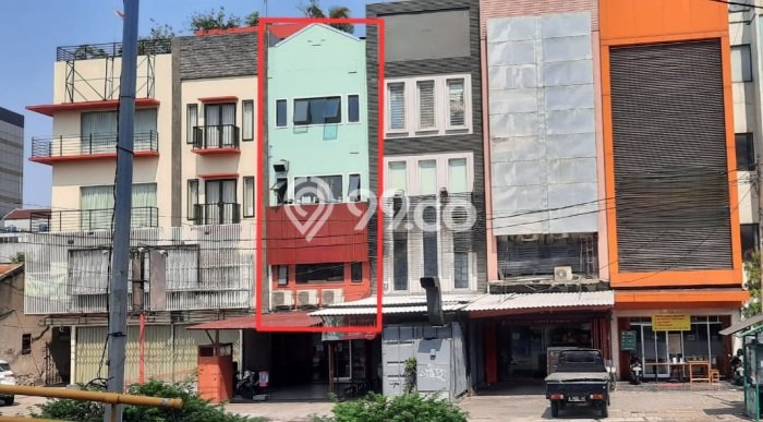 Ruko Bagus Dijual LB 270m2 Lokasi Strategis Jakarta Barat Area Cocok untuk Berbisnis Ruko Bagus Dijual LB 270m2 Lokasi Strategis Jakarta Barat Area Cocok untuk Berbisnis