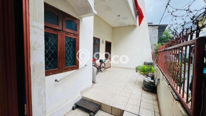 Rumah Strategis dengan 5 Kamar Tidur dan 2 Kamar Mandi di Area Pademangan, Jakarta Utara Rumah Strategis dengan 5 Kamar Tidur dan 2 Kamar Mandi di Area Pademangan, Jakarta Utara