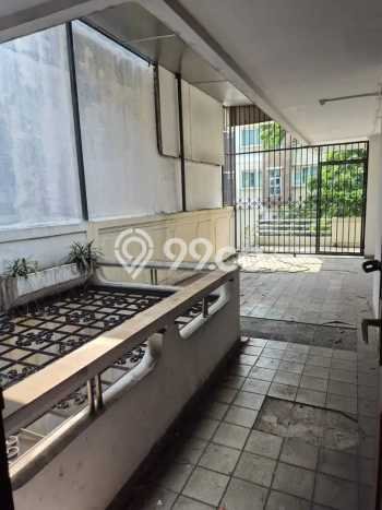 Ready to Use! Premium House LT 424m2 Desain Elegan di Tomang Ready to Use! Premium House LT 424m2 Desain Elegan di Tomang