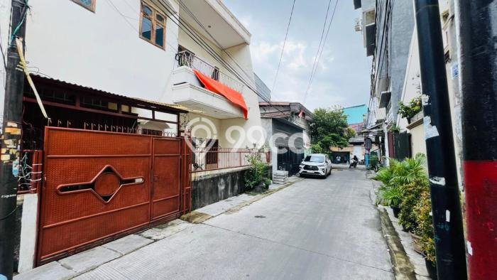Rumah Strategis dengan 5 Kamar Tidur dan 2 Kamar Mandi di Area Pademangan, Jakarta Utara Rumah Strategis dengan 5 Kamar Tidur dan 2 Kamar Mandi di Area Pademangan, Jakarta Utara