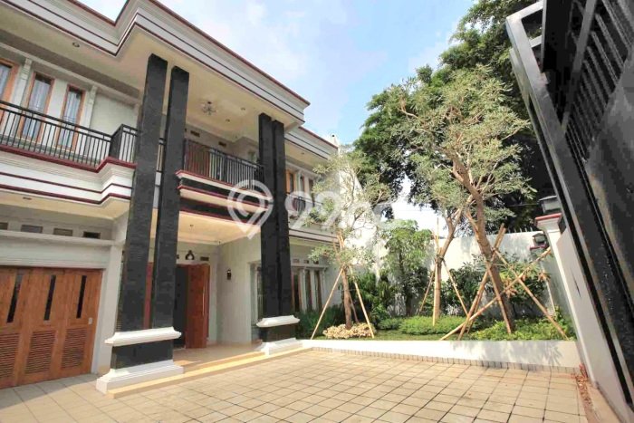Rumah Eksklusif Siap Huni LT 524m2 di Kebon Jeruk, Jakarta Barat Rumah Eksklusif Siap Huni LT 524m2 di Kebon Jeruk, Jakarta Barat