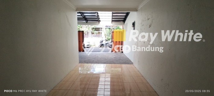 Rumah Modern 3 KT LT 200m2 di Buah Batu Rumah Modern 3 KT LT 200m2 di Buah Batu