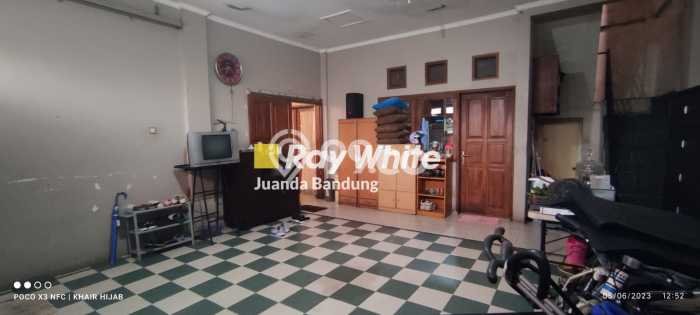 Rumah Luxury Modern Tanpa Renovasi di Buah Batu Bandung Rumah Luxury Modern Tanpa Renovasi di Buah Batu Bandung