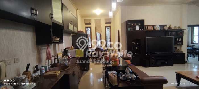 Rumah Luxury Modern Tanpa Renovasi di Buah Batu Bandung Rumah Luxury Modern Tanpa Renovasi di Buah Batu Bandung