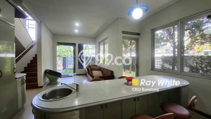 For Sale! Premium House LT 160m2 Desain Elegan di Cigadung For Sale! Premium House LT 160m2 Desain Elegan di Cigadung