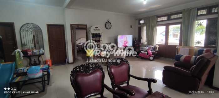 Rumah Luxury Modern Tanpa Renovasi di Buah Batu Bandung Rumah Luxury Modern Tanpa Renovasi di Buah Batu Bandung