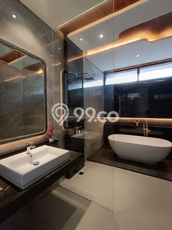 Dijual Rumah Mewah Elegan Dengan View Eksklusif di Citraland, Surabaya Dijual Rumah Mewah Elegan Dengan View Eksklusif di Citraland, Surabaya