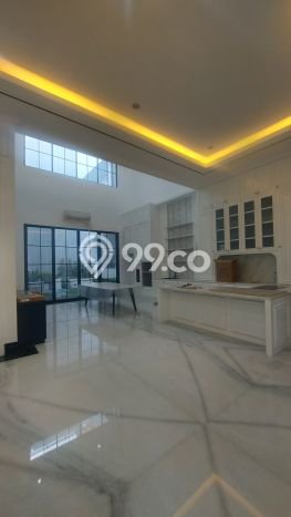 Rumah Elit Modern Tanpa Renovasi di Pakuwon Indah Surabaya Rumah Elit Modern Tanpa Renovasi di Pakuwon Indah Surabaya
