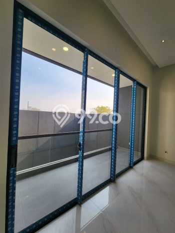 Rumah Elit Modern Siap Huni di Pakuwon Indah Surabaya Rumah Elit Modern Siap Huni di Pakuwon Indah Surabaya