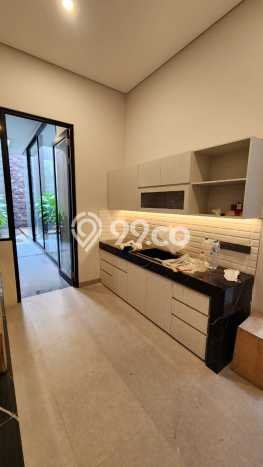 Rumah Luxury Modern Tanpa Renovasi di Pakuwon Indah Surabaya Rumah Luxury Modern Tanpa Renovasi di Pakuwon Indah Surabaya