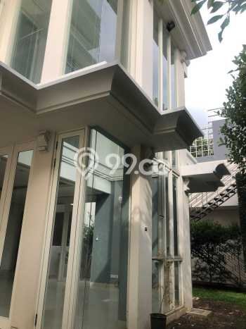 Rumah sewa siap pakai 4 KT di Pakuwon Indah, Surabaya Rumah sewa siap pakai 4 KT di Pakuwon Indah, Surabaya