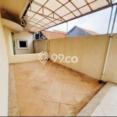 Rumah PREMIUM area Tenggilis Mejoyo, Surabaya, LT 200m² LB 300m² HARGA TERBAIK! Rumah PREMIUM area Tenggilis Mejoyo, Surabaya, LT 200m² LB 300m² HARGA TERBAIK!
