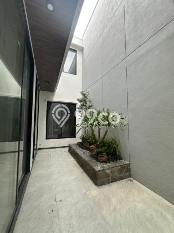 Rumah Elit Modern Tanpa Renovasi di Citraland Surabaya Rumah Elit Modern Tanpa Renovasi di Citraland Surabaya