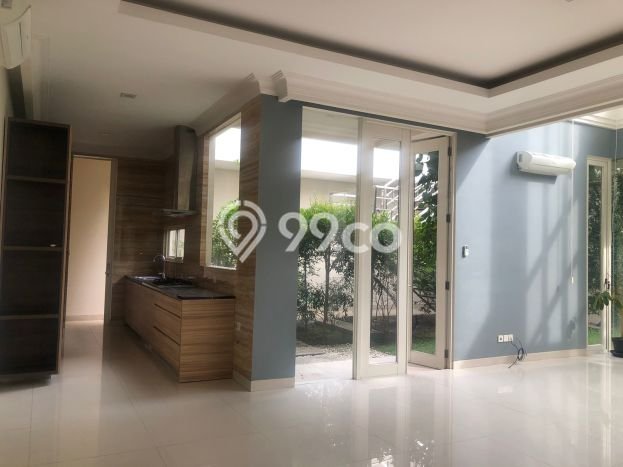 Rumah sewa siap pakai 4 KT di Pakuwon Indah, Surabaya Rumah sewa siap pakai 4 KT di Pakuwon Indah, Surabaya