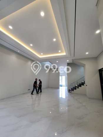 Rumah Elit Modern Siap Huni di Pakuwon Indah Surabaya Rumah Elit Modern Siap Huni di Pakuwon Indah Surabaya