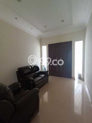 Rumah Luxury Modern Tanpa Renovasi di Graha Surabaya Rumah Luxury Modern Tanpa Renovasi di Graha Surabaya