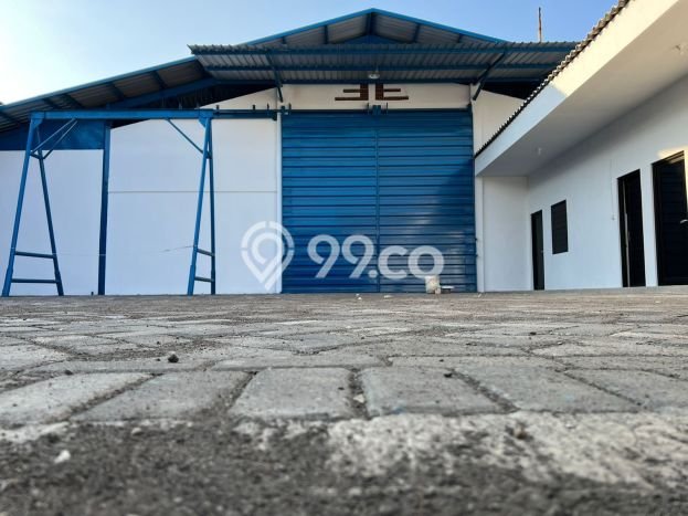 For Rent Gudang Kawasan Margomulyo, Luas 800m², Area Bisnis For Rent Gudang Kawasan Margomulyo, Luas 800m², Area Bisnis
