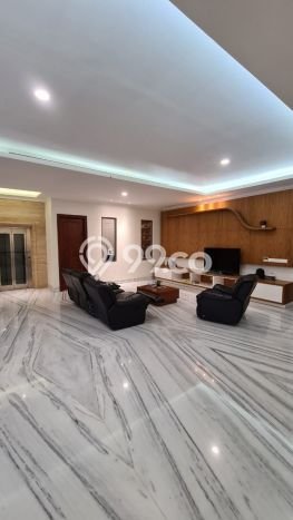 HARGA SPECIAL! Rumah Asri lokasi Pakuwon Indah, Luas 560m² LB 1600m² HARGA SPECIAL! Rumah Asri lokasi Pakuwon Indah, Luas 560m² LB 1600m²