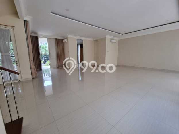 Rumah di Pakuwon Indah, 4 KM, Area Asri, Luas 300m² Bangunan 275m² Rumah di Pakuwon Indah, 4 KM, Area Asri, Luas 300m² Bangunan 275m²