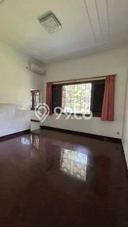 HARGA SPESIAL! Rumah area Graha, Surabaya, LT 720m² LB 1100m² HARGA NEGO! HARGA SPESIAL! Rumah area Graha, Surabaya, LT 720m² LB 1100m² HARGA NEGO!
