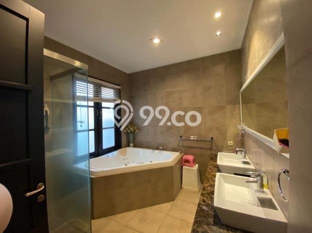 Rumah Elit LB 500m2 Siap Huni Desain Elegan di Graha, Surabaya Rumah Elit LB 500m2 Siap Huni Desain Elegan di Graha, Surabaya