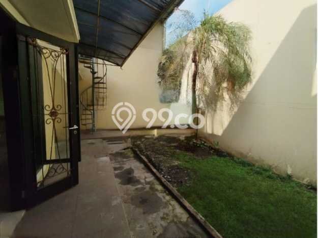 Rumah Eksklusif Siap Huni LT 180m2 di Wiyung, Surabaya Rumah Eksklusif Siap Huni LT 180m2 di Wiyung, Surabaya