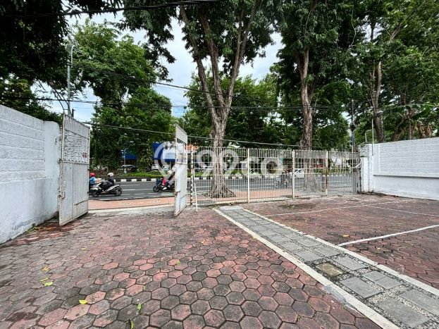 Rumah Asri di Surabaya Kota, 2 KT, Luas 780m2m² Bangunan 399m2m² Rumah Asri di Surabaya Kota, 2 KT, Luas 780m2m² Bangunan 399m2m²