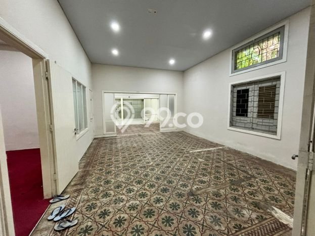 Rumah Asri di Surabaya Kota, 2 KT, Luas 780m2m² Bangunan 399m2m² Rumah Asri di Surabaya Kota, 2 KT, Luas 780m2m² Bangunan 399m2m²