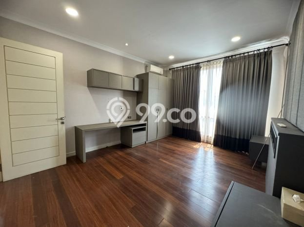 Rumah di Graha, Luas 345m², Bangunan 450m² Rumah di Graha, Luas 345m², Bangunan 450m²
