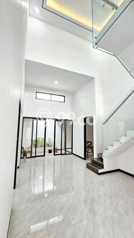 Rumah Luxury Modern Tanpa Renovasi di Citraland Surabaya Rumah Luxury Modern Tanpa Renovasi di Citraland Surabaya