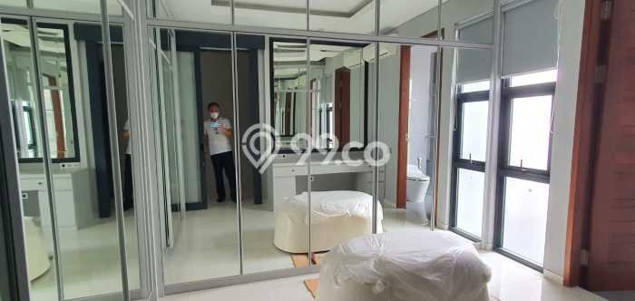 Rumah Kondisi Baik Disewakan di Pakuwon Indah, Surabaya LT 495m2, LB 400m2 Rumah Kondisi Baik Disewakan di Pakuwon Indah, Surabaya LT 495m2, LB 400m2