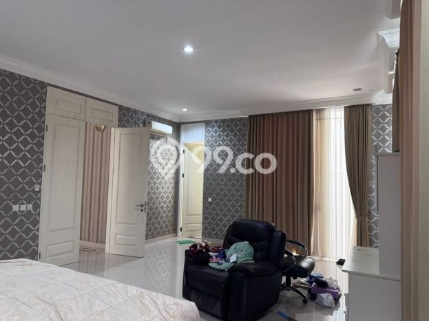 Hunian Mewah LB 300m2 Siap Huni Desain Elegan di Pakuwon Indah, Surabaya Hunian Mewah LB 300m2 Siap Huni Desain Elegan di Pakuwon Indah, Surabaya