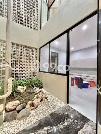 Rumah Elit Modern Siap Huni di Sukomanunggal Surabaya Rumah Elit Modern Siap Huni di Sukomanunggal Surabaya
