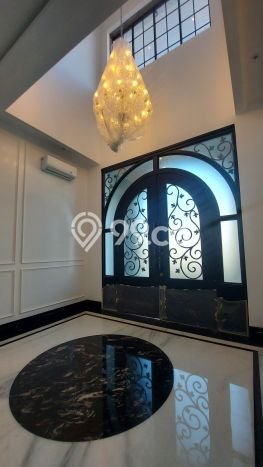 Rumah Elit Modern Tanpa Renovasi di Pakuwon Indah Surabaya Rumah Elit Modern Tanpa Renovasi di Pakuwon Indah Surabaya