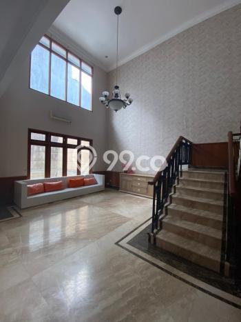 Jual Rumah Mewah Megah Dengan View Cantik di Pakuwon Indah, Surabaya Jual Rumah Mewah Megah Dengan View Cantik di Pakuwon Indah, Surabaya