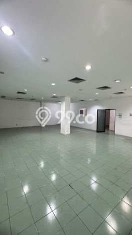 Unit Kantor disewakan di Gubeng Surabaya dengan LT 1334m2 / LB 2098m2 Unit Kantor disewakan di Gubeng Surabaya dengan LT 1334m2 / LB 2098m2