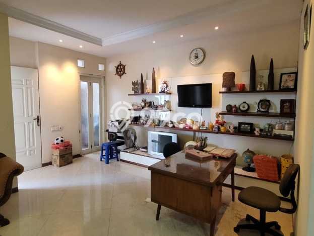 Rumah LT 135m² Akses Strategis di Kawasan Elite Wiyung, Surabaya Rumah LT 135m² Akses Strategis di Kawasan Elite Wiyung, Surabaya